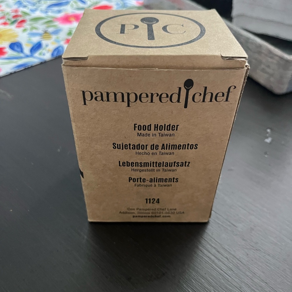 NEW pampered chef food holder